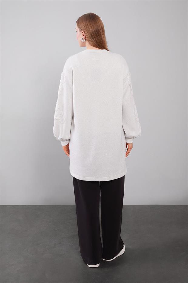 Ekru Kol Çiçek Detaylı Tunik