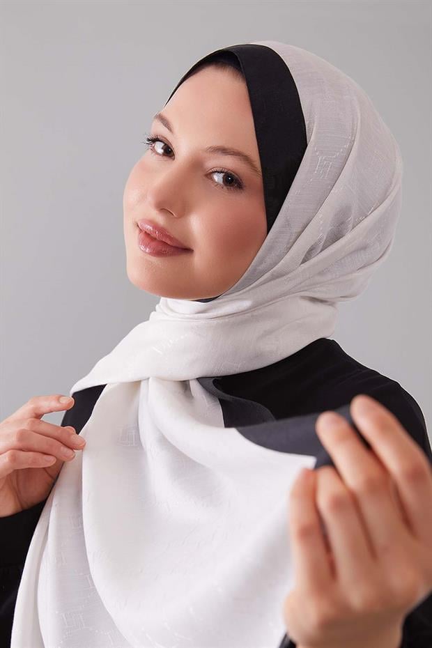 Ekru Petek İşlemeli Monogram Şal