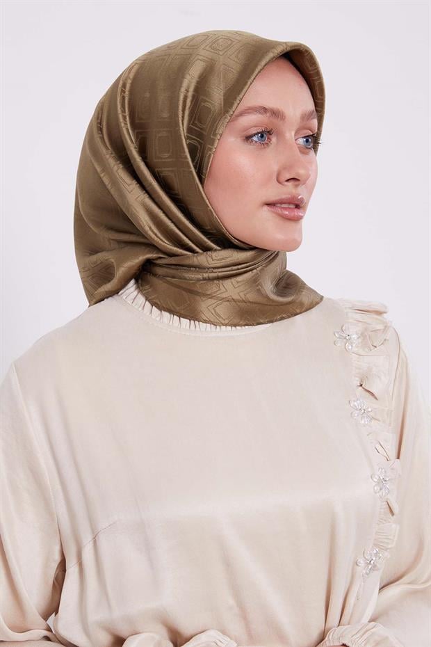 Fıstık Yeşili Baklava Desen Monogram İpek Eşarp