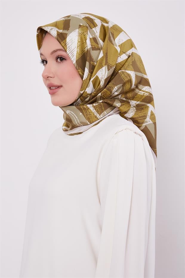 Fıstık Yeşili Harf Baskılı Twill İpek Eşarp