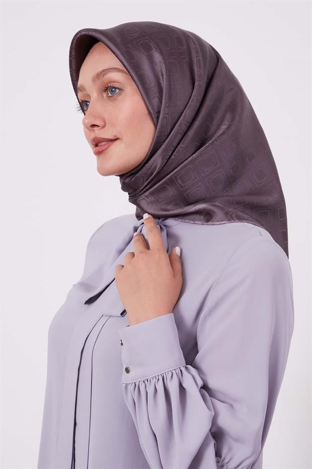 Füme Baklava Desen Monogram İpek Eşarp