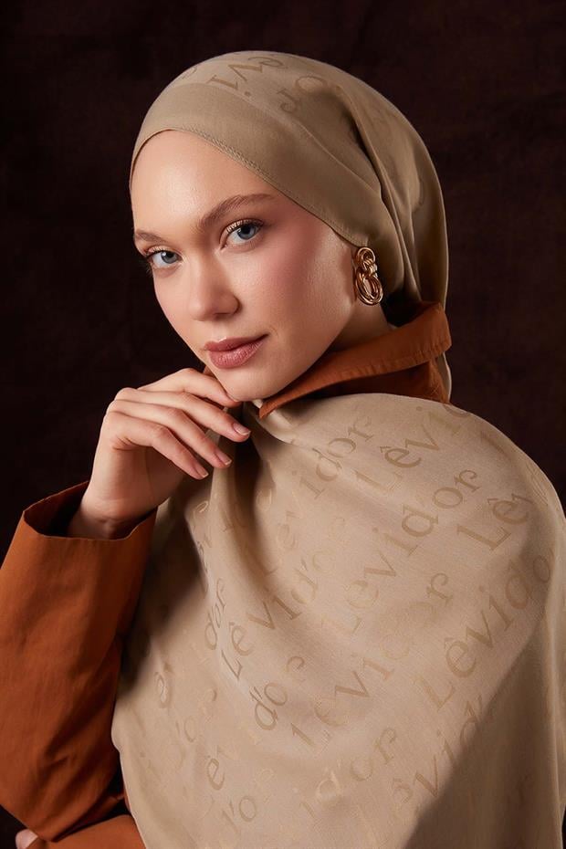 Gold Yazı Baskılı Naia Jakar Şal