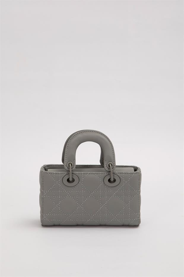 Gri Aksesuarlı Kapitone El Çantası