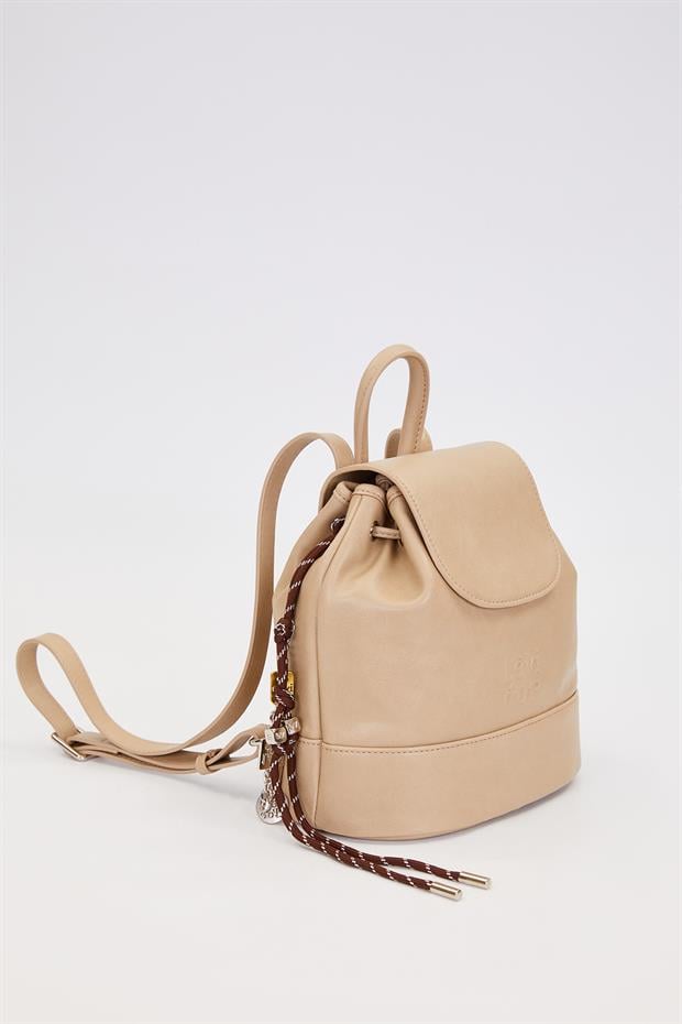 Gri Charm Aksesuar Detaylı Sırt Çantası