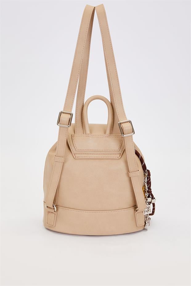 Gri Charm Aksesuar Detaylı Sırt Çantası