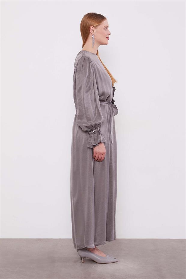 Gri ÇİÇEK AKSESUARLI ELBİSE