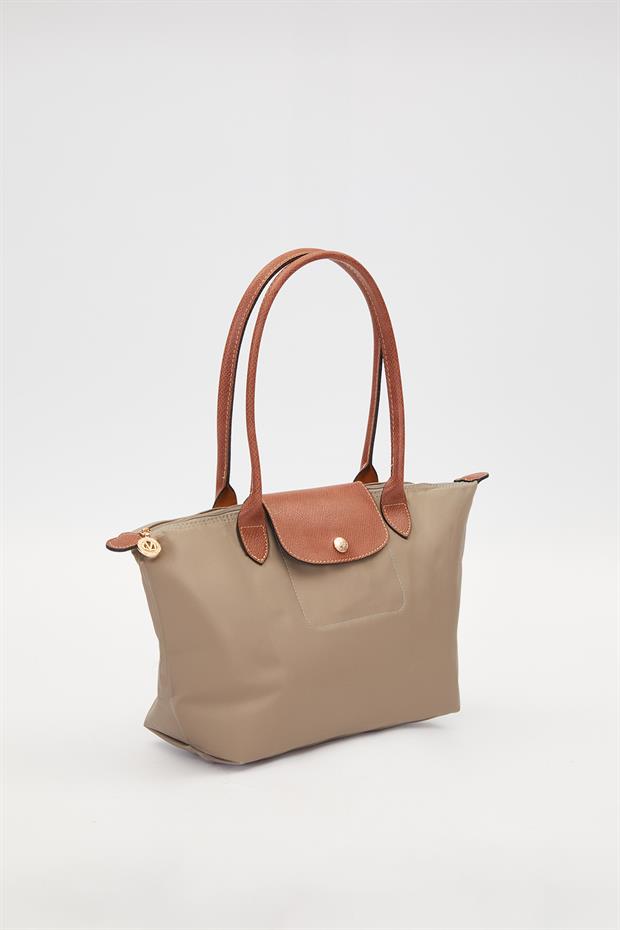 Gri Deri Kapaklı Uzun Askılı Omuz Çantası