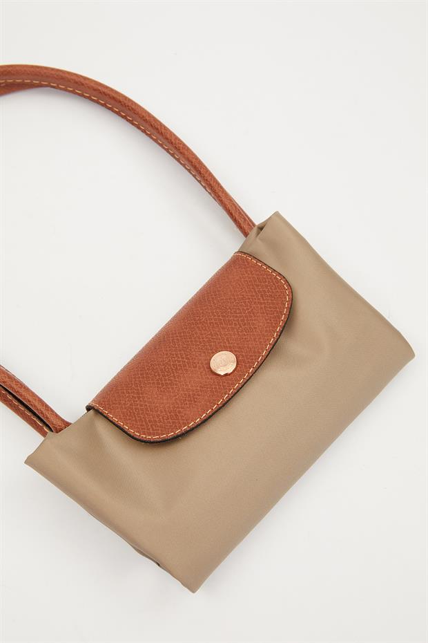 Gri Deri Kapaklı Uzun Askılı Omuz Çantası