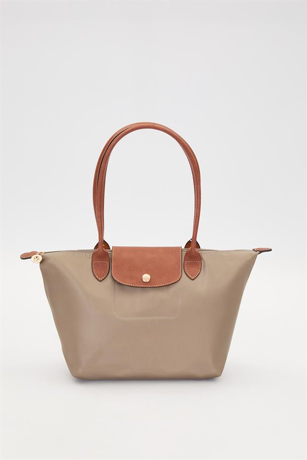 Gri Deri Kapaklı Uzun Askılı Omuz Çantası