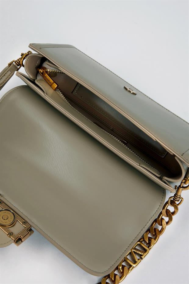 Gri Kare Kilit Detaylı Omuz Çantası