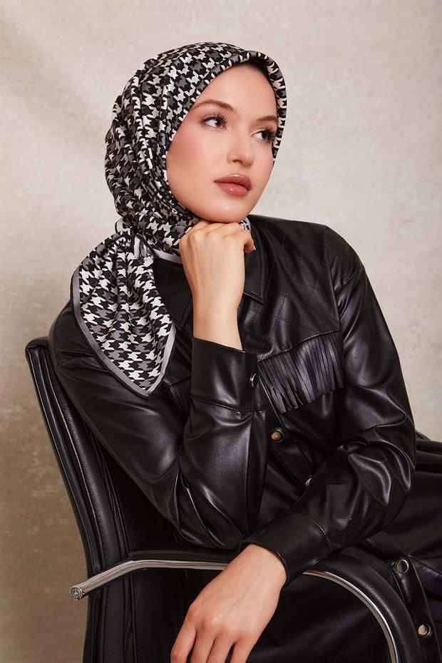 Gri Kazayağı Desen Twill İpek Eşarp