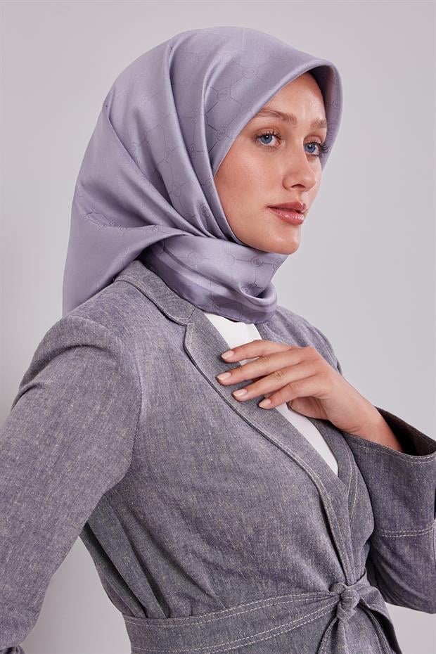 Gri Kenar Şeritli Monogram İpek Eşarp