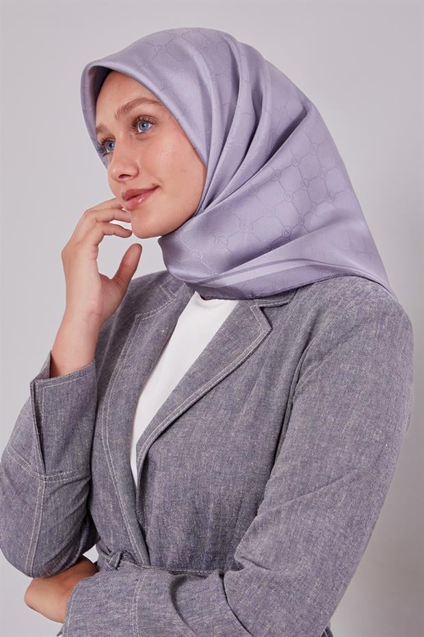 Gri Kenar Şeritli Monogram İpek Eşarp