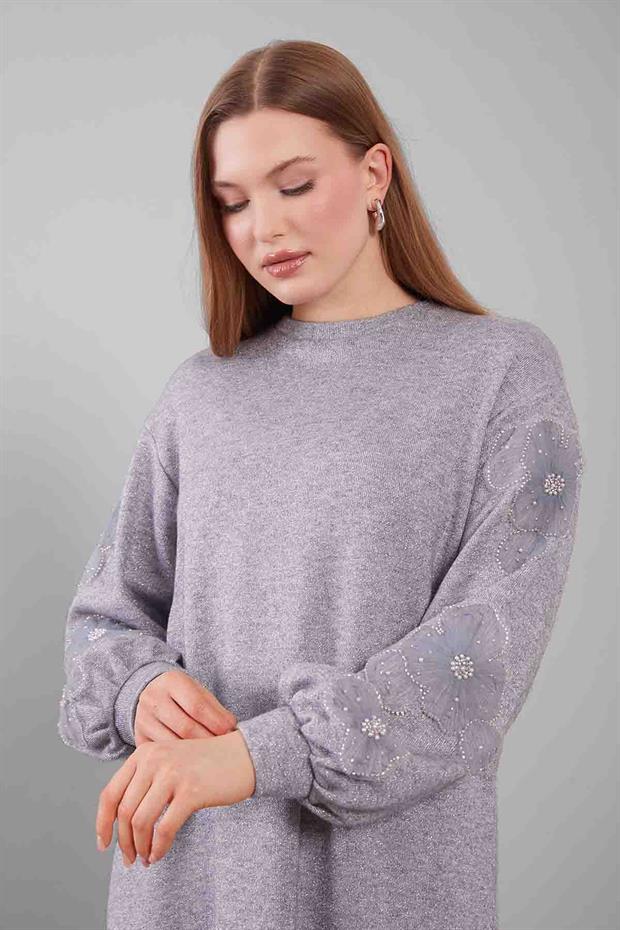 Gri Kol Çiçek Detaylı Tunik