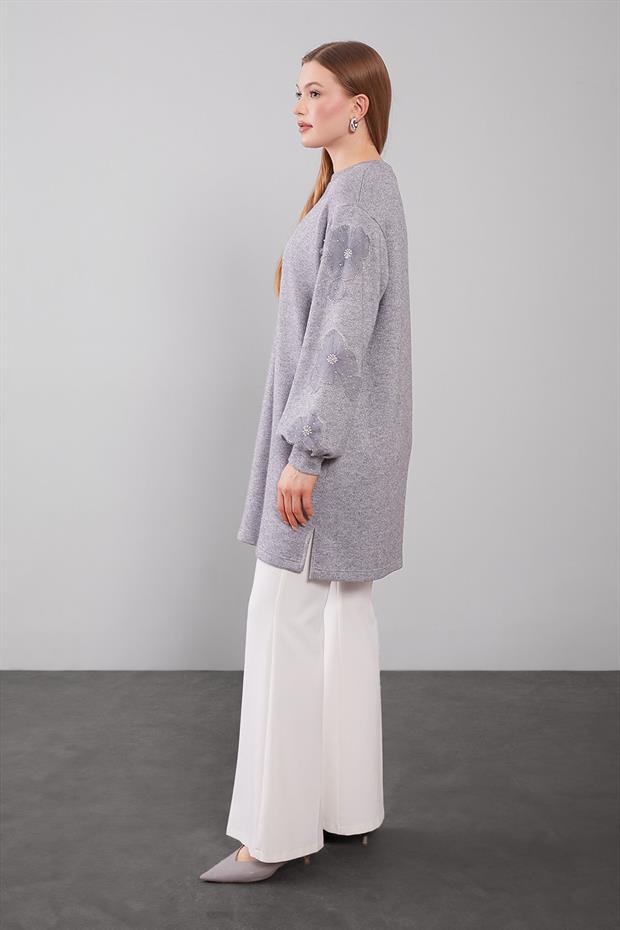 Gri Kol Çiçek Detaylı Tunik