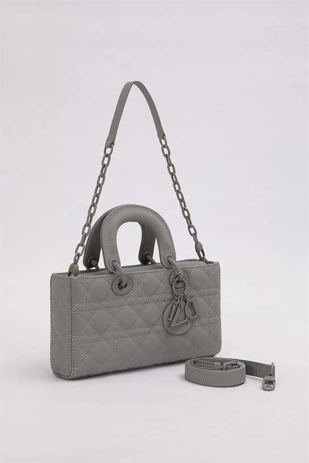 Gri Logo Aksesuar Zincirli Omuz Çantası