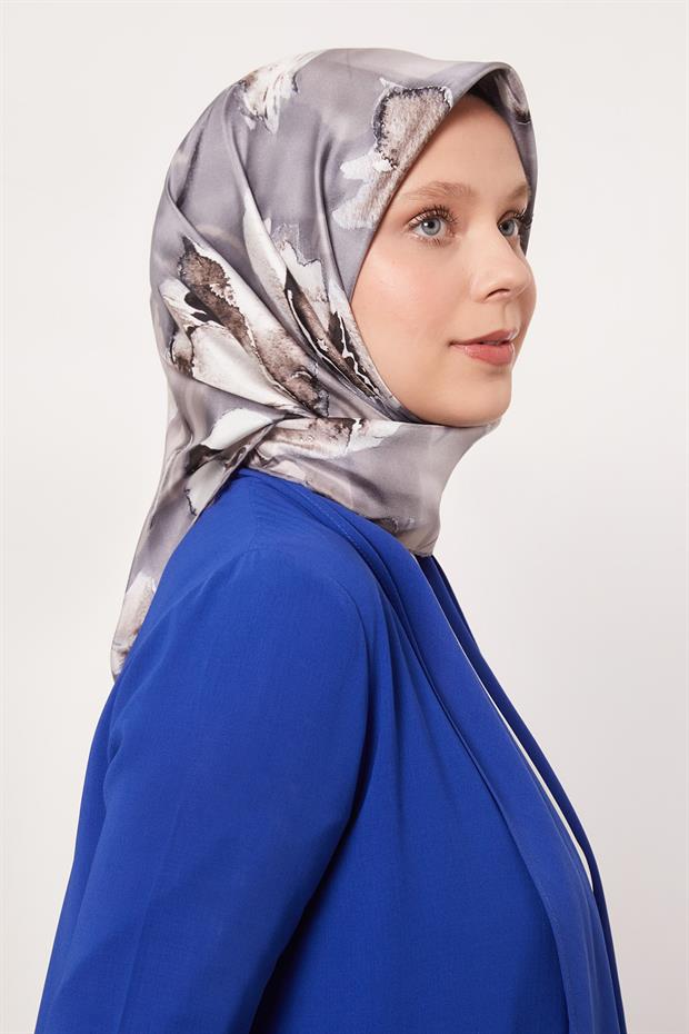 Gri Lotus Çiçek Twill İpek Eşarp