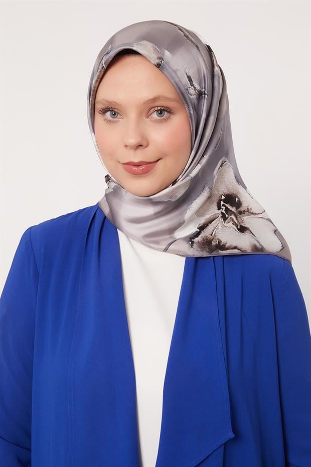 Gri Lotus Çiçek Twill İpek Eşarp
