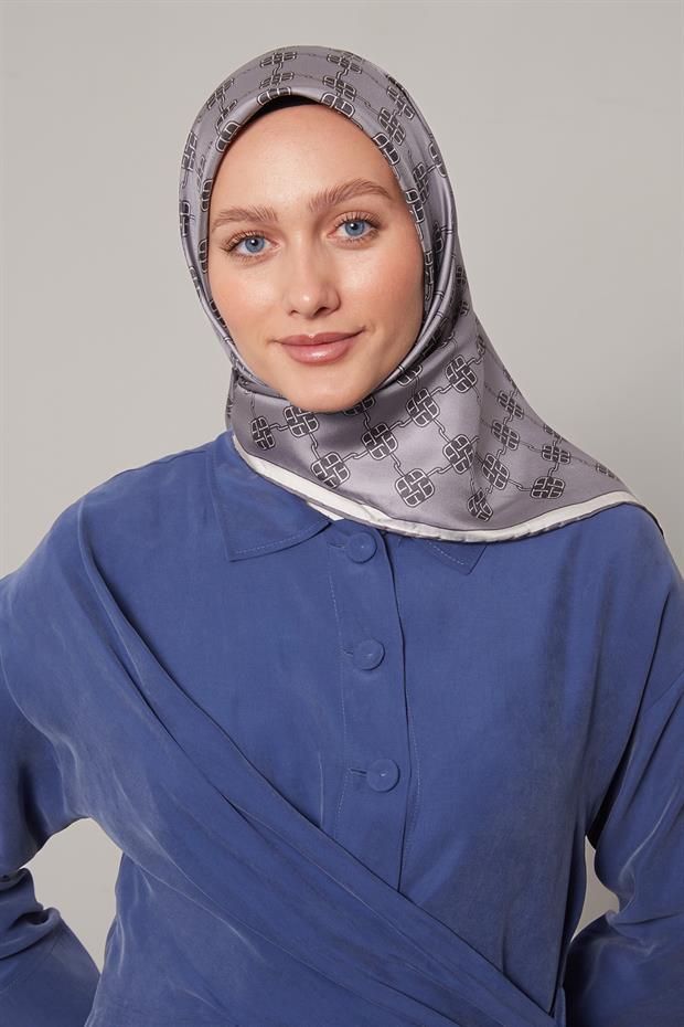 Gri Mini Yonca Desen Twill İpek Eşarp