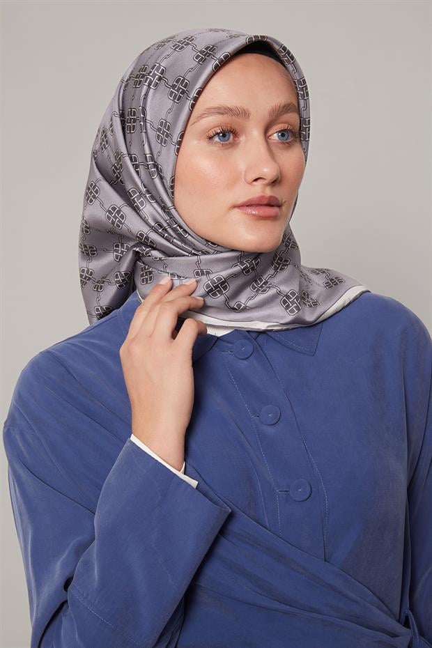 Gri Mini Yonca Desen Twill İpek Eşarp
