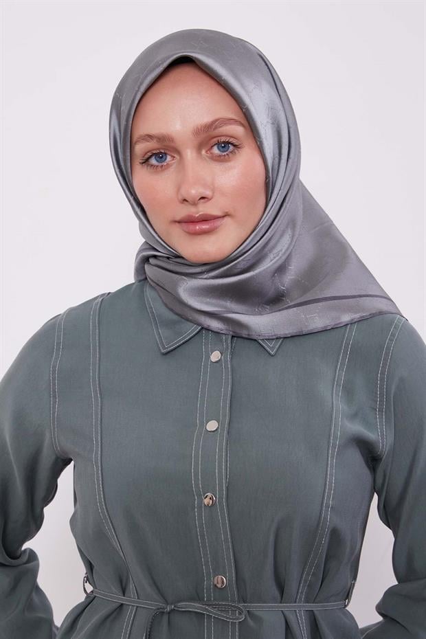 Gri Petek Desen Monogram İpek Eşarp