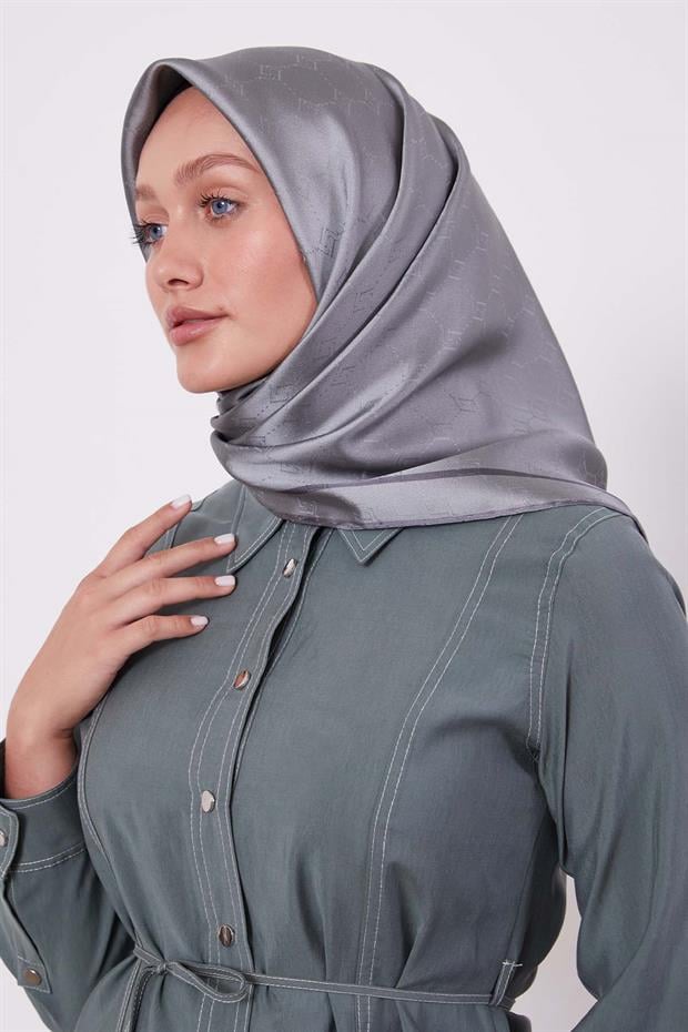 Gri Petek Desen Monogram İpek Eşarp