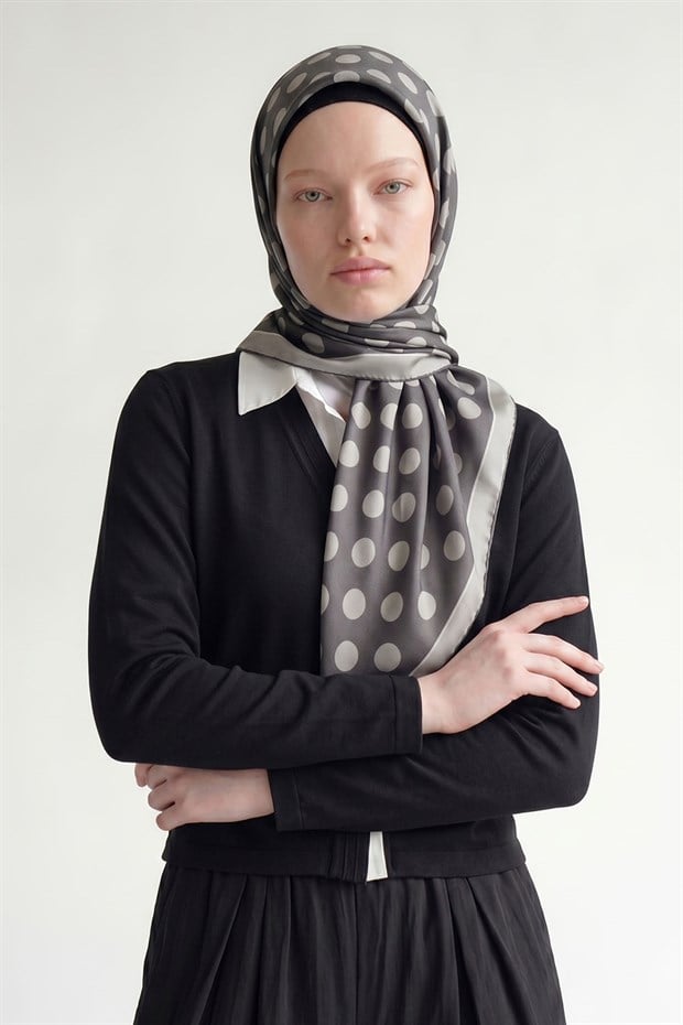 Gri Puantiyeli Twill İpek Eşarp