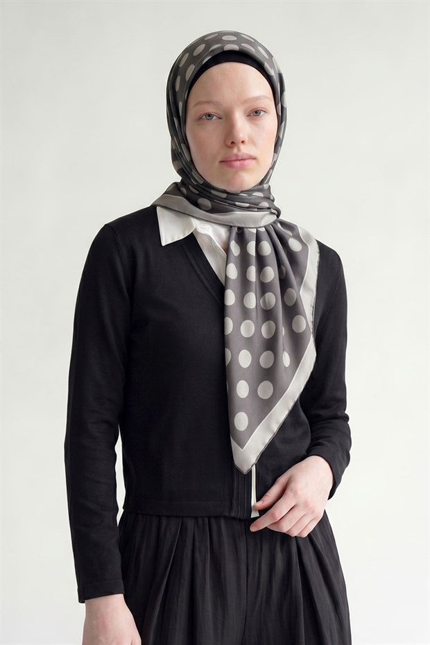 Gri Puantiyeli Twill İpek Eşarp