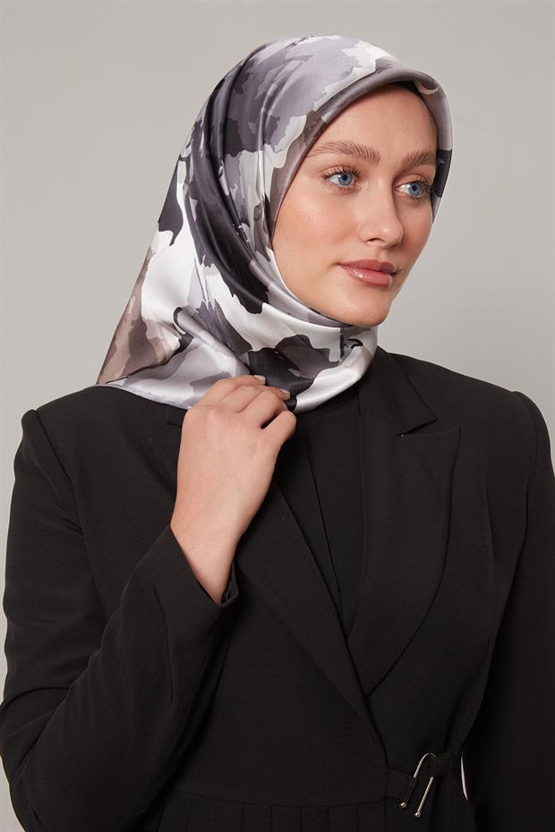 Gri Soyut Çiçek Desen Sura İpek Eşarp