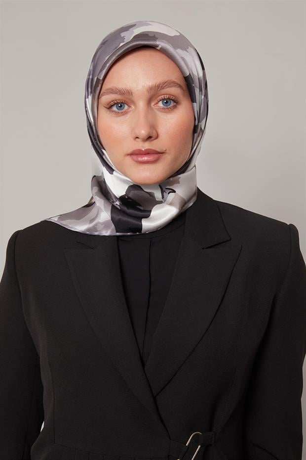 Gri Soyut Çiçek Desen Sura İpek Eşarp