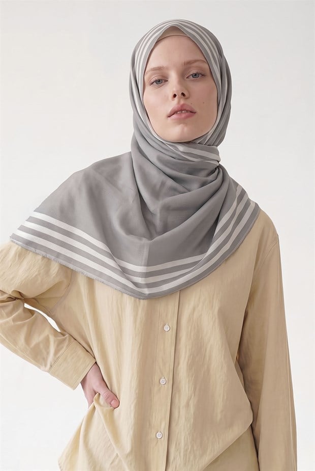 Gri Üç Çizgi Detaylı Twill İpek Eşarp