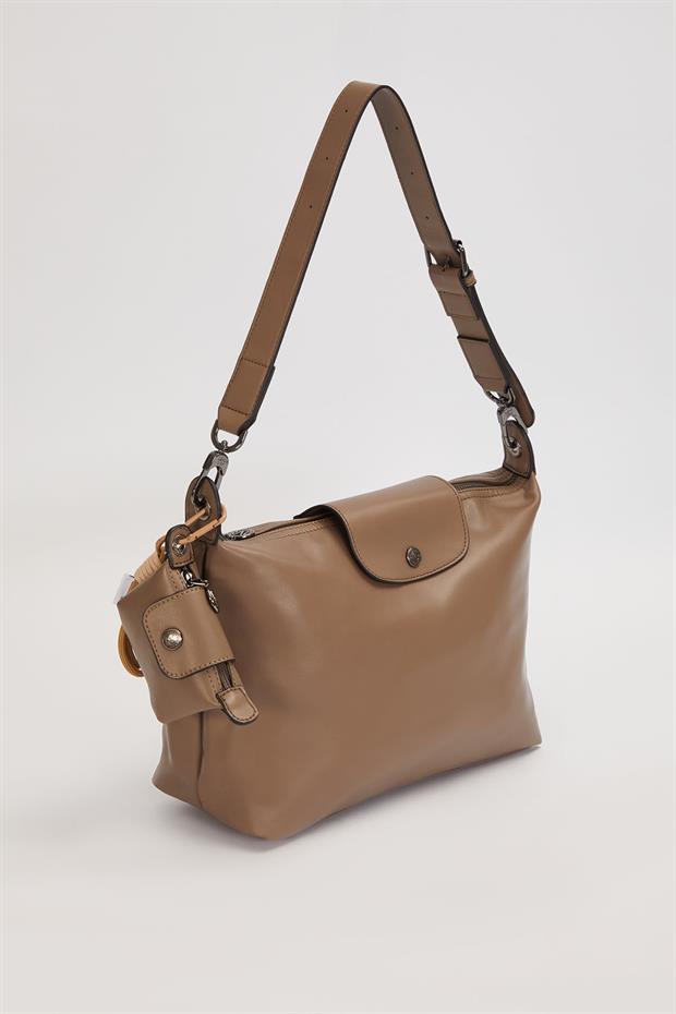 Gri Üst Kapaklı Charm Detay Omuz Çantası