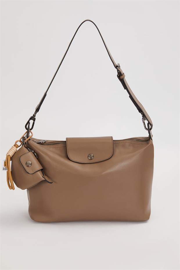 Gri Üst Kapaklı Charm Detay Omuz Çantası