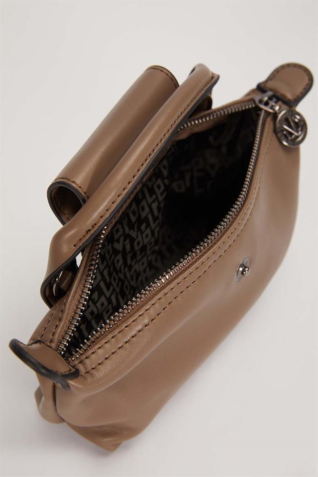 Gri Üst Kapama Detaylı El Çantası