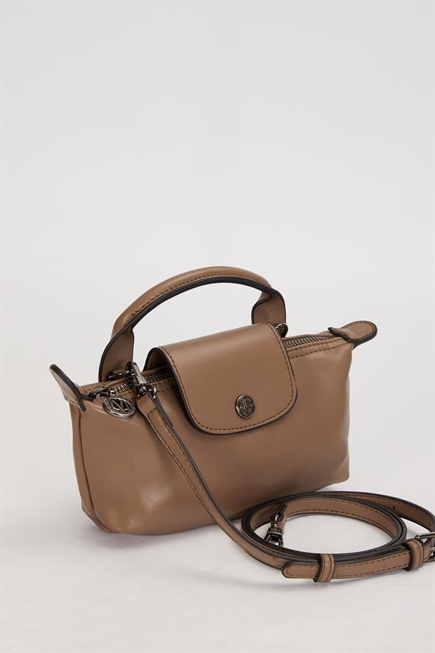 Gri Üst Kapama Detaylı El Çantası