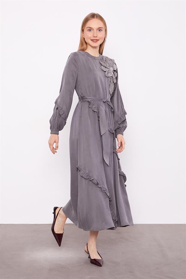 Gri Yakası Çiçek Detaylı Cupra Elbise