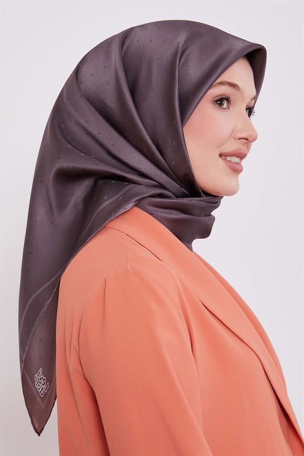 Gül Benek Desen Monogram İpek Eşarp