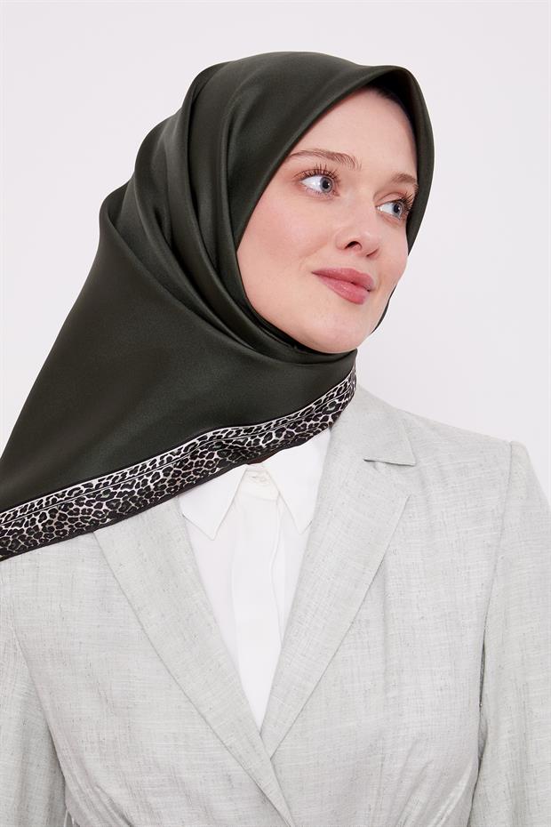 Haki Şerit Leopar Desen Twill İpek Eşarp