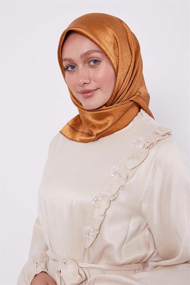 Hardal Baklava Desen Monogram İpek Eşarp