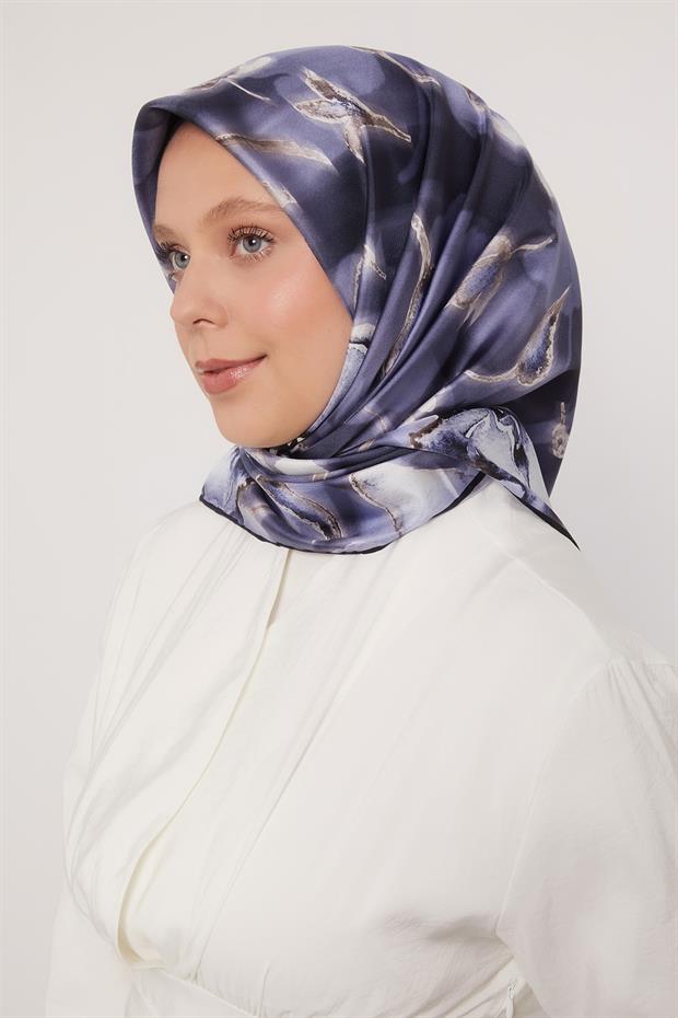 İndigo Lotus Çiçek Twill İpek Eşarp