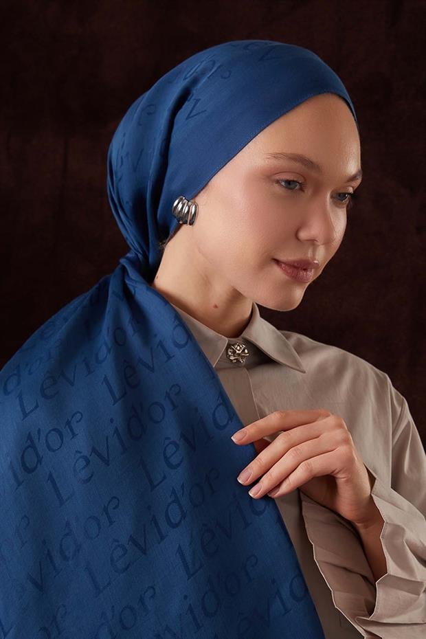 İndigo Yazı Baskılı Naia Jakar Şal