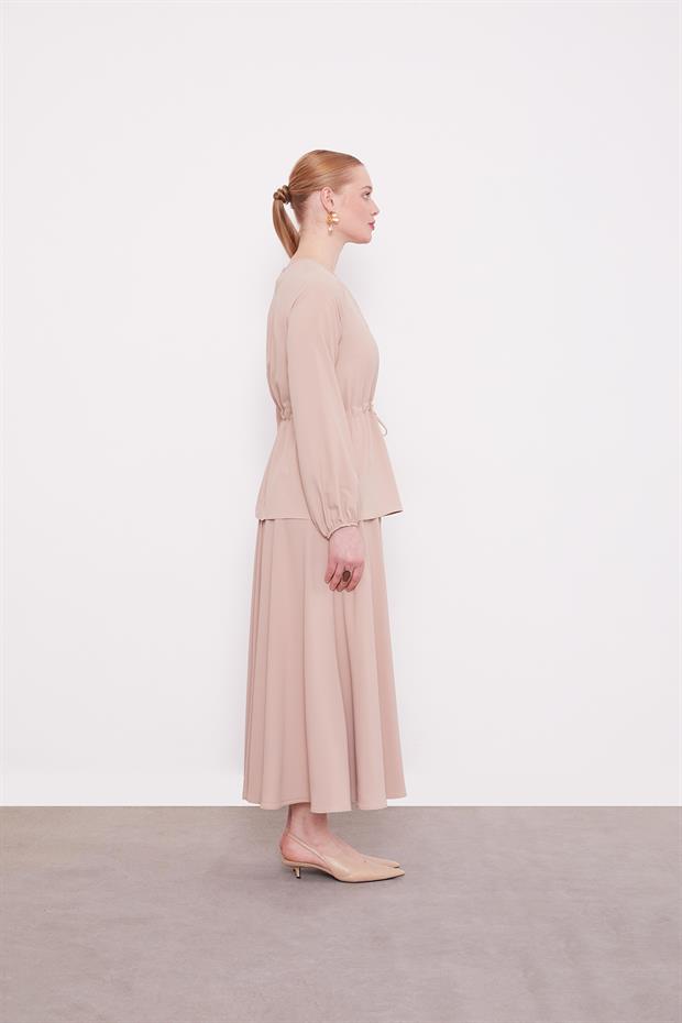 Koyu Bej Yaka Gül Detaylı Etek Takım