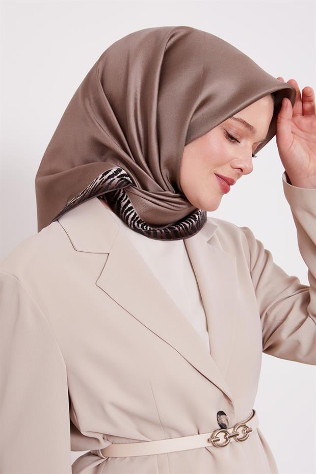 Koyu Vizon Kenar Leopar Desen Twill İpek Eşarp