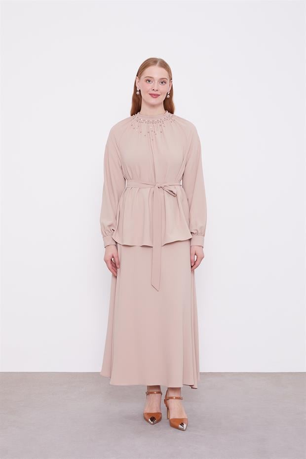 Koyu Bej İnci Yaka Detay Etek Takım