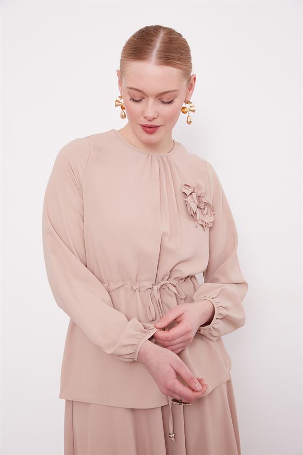 Koyu Bej Yaka Gül Detaylı Etek Takım