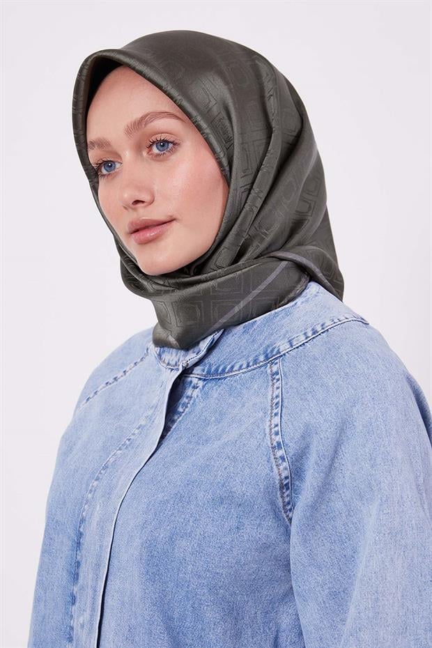 Koyu Haki Baklava Desen Monogram İpek Eşarp