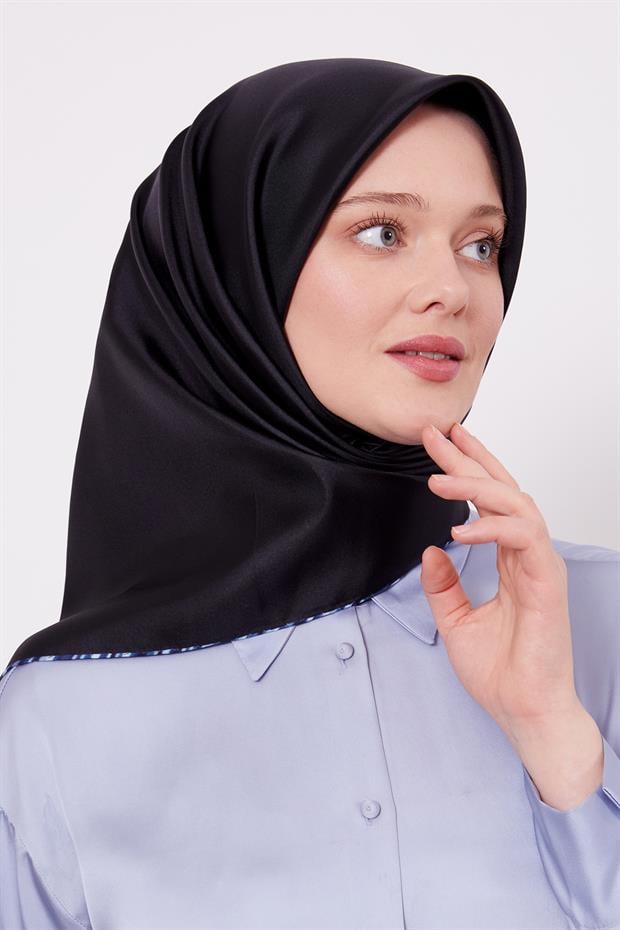 Koyu Lacivert Benekli Twill İpek Eşarp