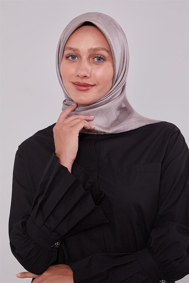 K.Vizon Kenar Şeritli Monogram İpek Eşarp