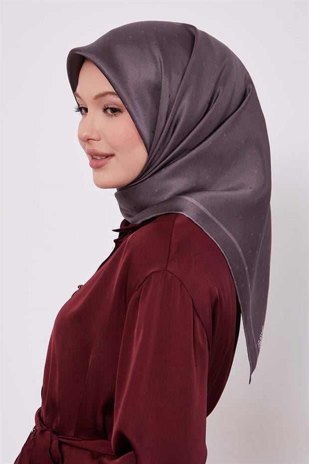 Koyu Vizon Benek Desen Monogram İpek Eşarp