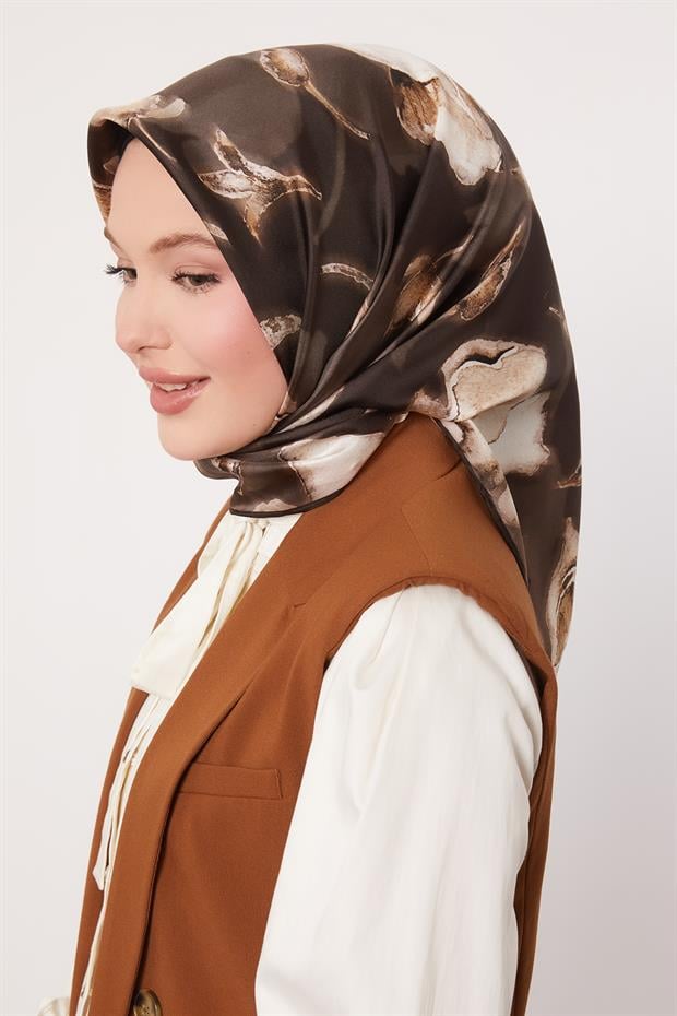 Koyu Kahve Lotus Çiçek Twill İpek Eşarp